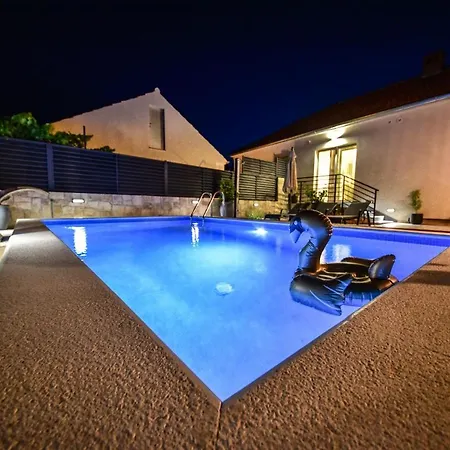 Teuta Zadarvillas Vila *