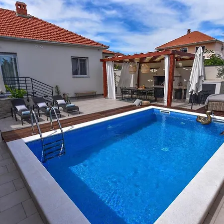 Teuta Zadarvillas *