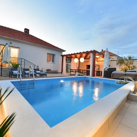 Teuta Zadarvillas Vila *